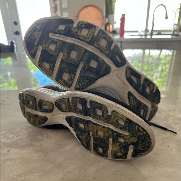 Nike Revolution Teal and Black Athletic Shoes - Picture 2 of 5